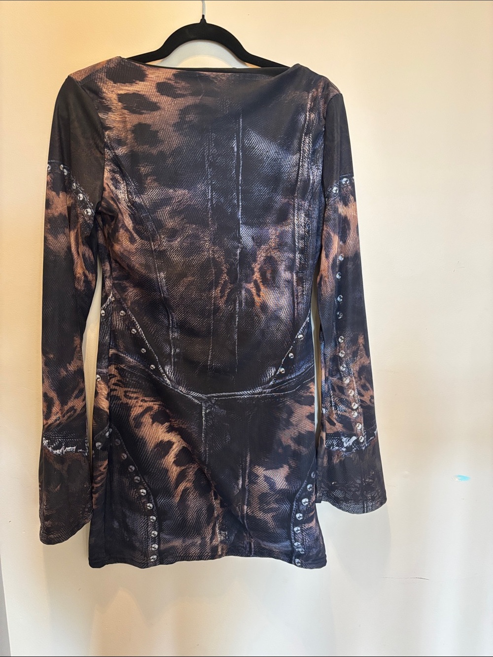 MURCI Leopard Print Long Sleeve Mini Dress in Black and Brown - Picture 2 of 2